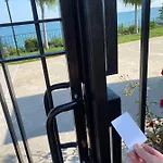 Sea View On The Sunny 圣弗拉斯