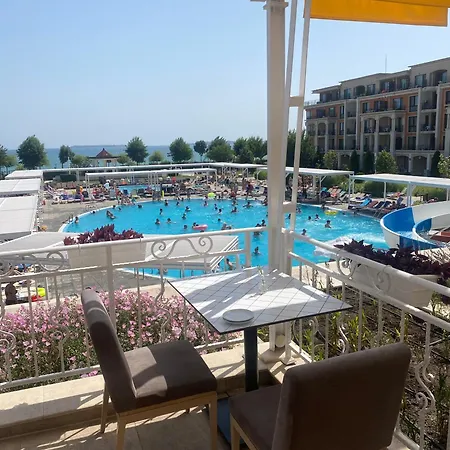 Sea View On The Sunny Apartamento