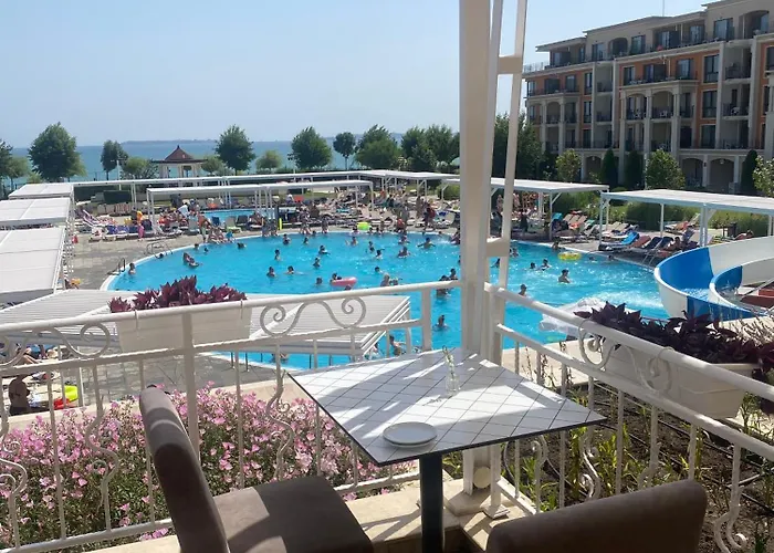 Sea View On The Sunny Апартамент