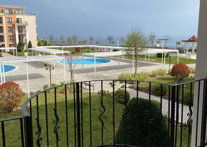 Апартамент Sea View On The Sunny *