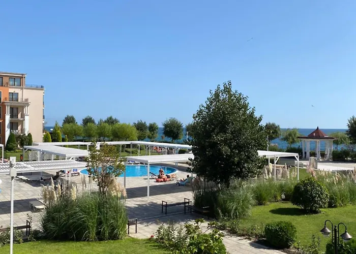 Sea View On The Sunny Апартамент *